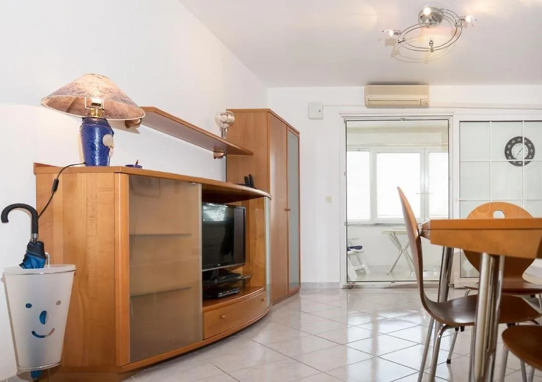 Toni Nv - Apartment 30 M From The Beach Novi Vinodolski 0*,