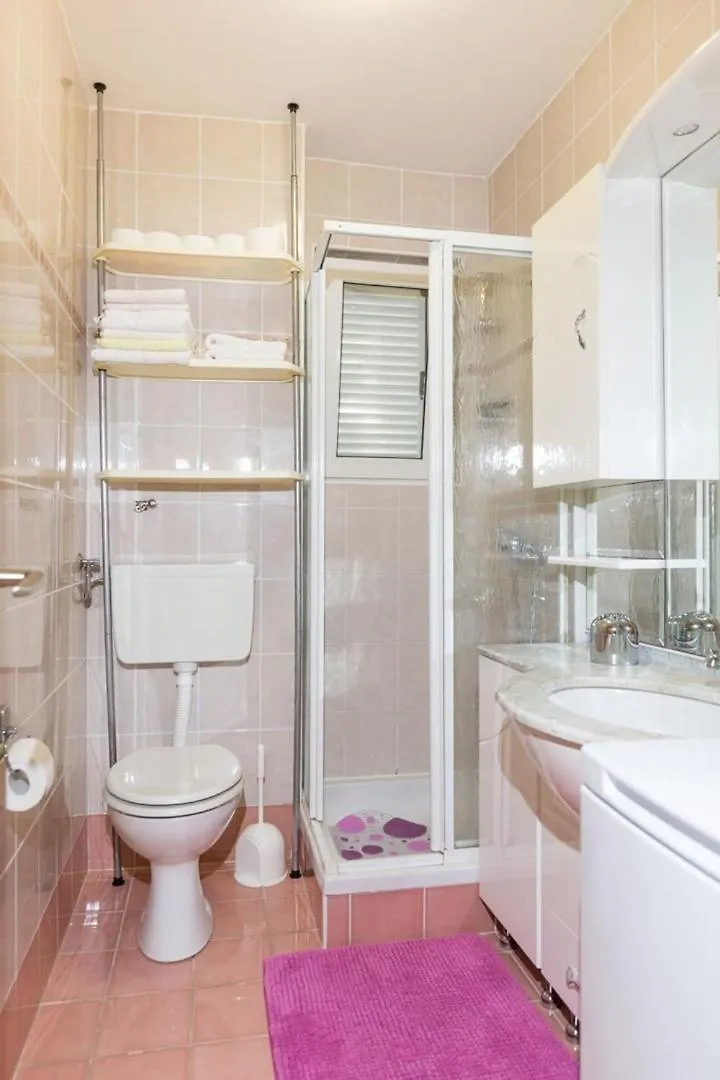 Toni Nv - Apartment 30 M From The Beach Novi Vinodolski